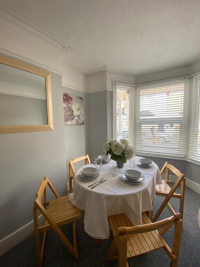 Villa Garfield Road à Gillingham  Extérieur photo